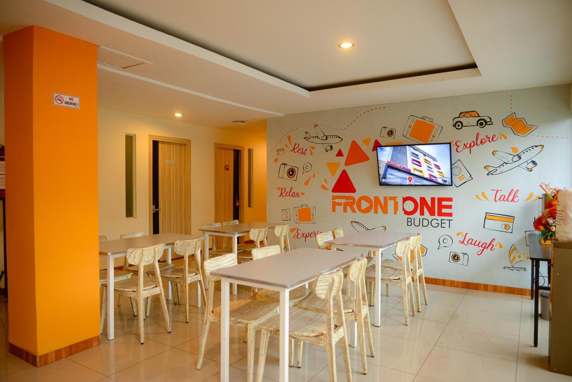 Front One Budget Malang By Azana Exterior photo
