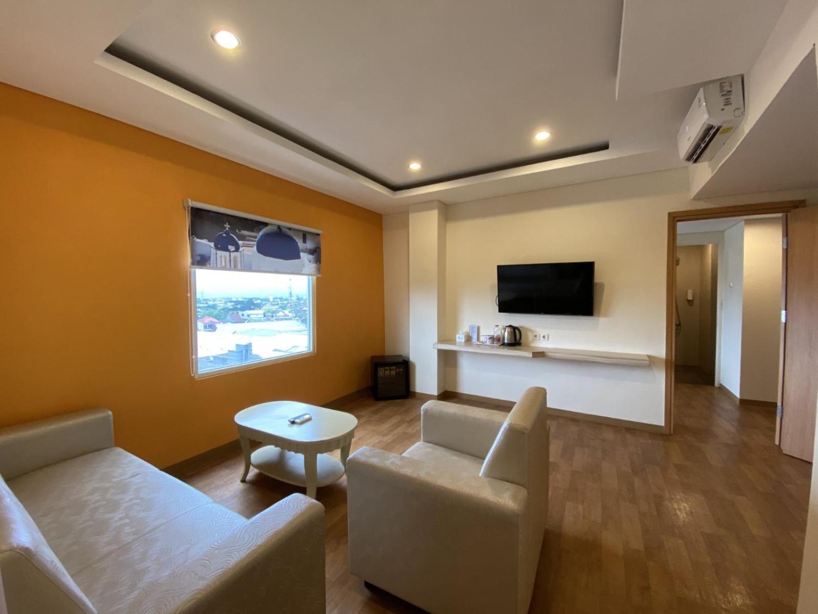 Front One Budget Malang By Azana Exterior photo